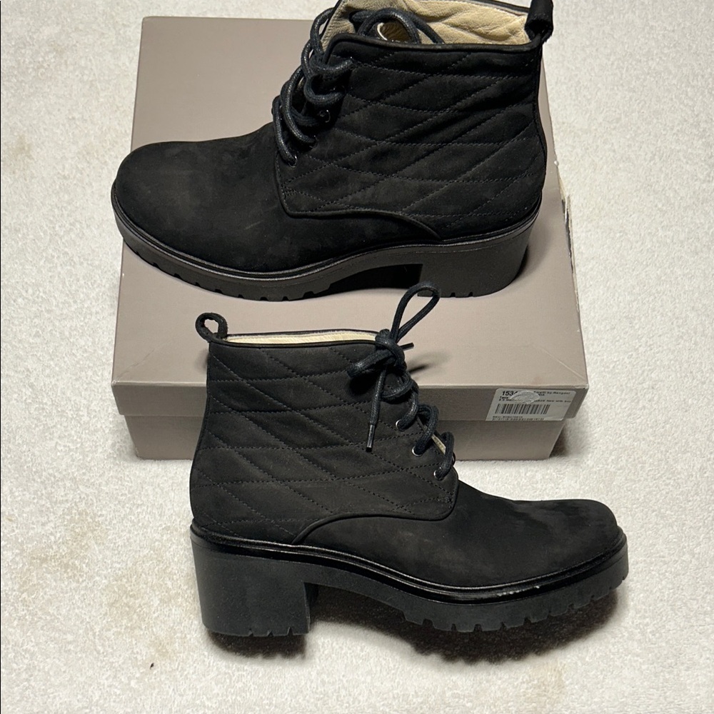 Amalfi by Rangoon Italian made Black Quilted Ankle Boots NIB Size 8.5
